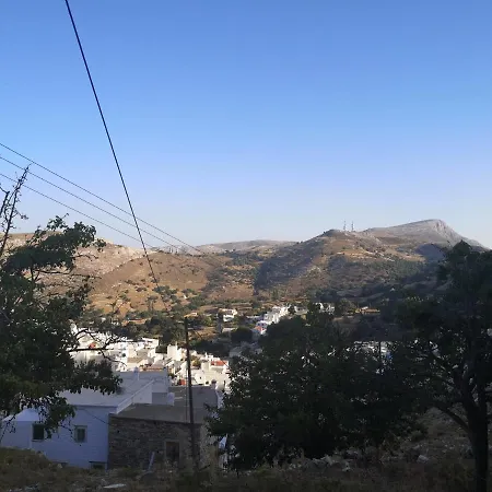 με θέα το χωριό & το όρος ζευς! Apérathos