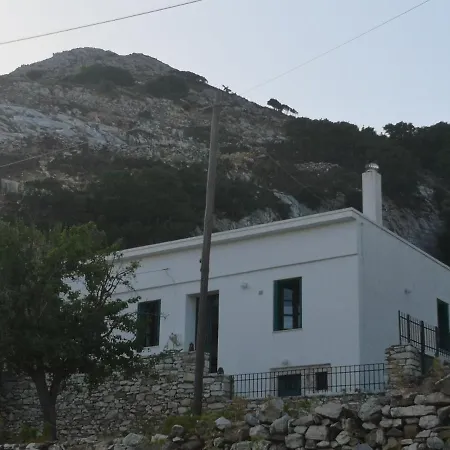 με θέα το χωριό & το όρος ζευς! 公寓 Apérathos