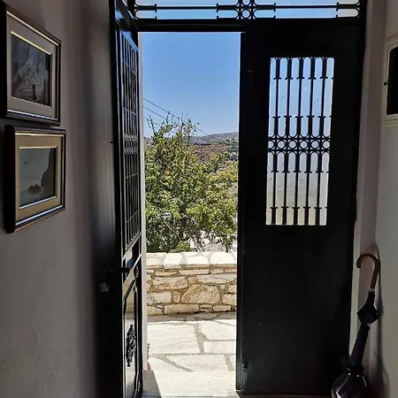 με θέα το χωριό & το όρος ζευς! * Apérathos