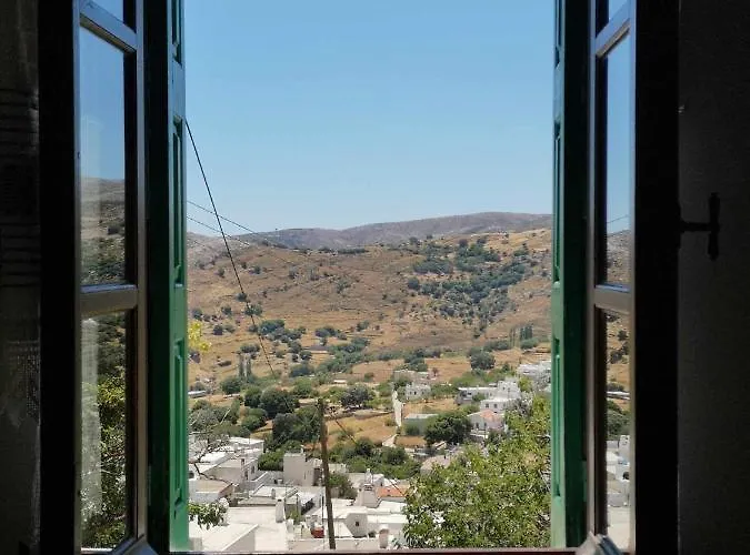 με θέα το χωριό & το όρος ζευς! Aperathos