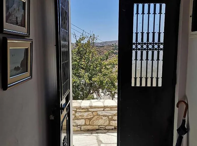 με θέα το χωριό & το όρος ζευς! * Aperathos