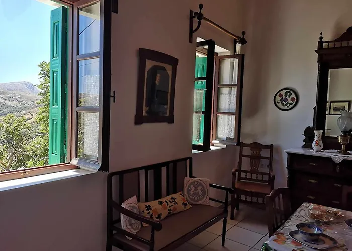 με θέα το χωριό & το όρος ζευς! Aperathos