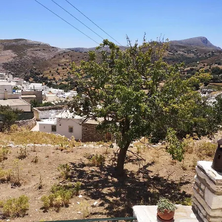 με θέα το χωριό & το όρος ζευς! Apartament Apérathos