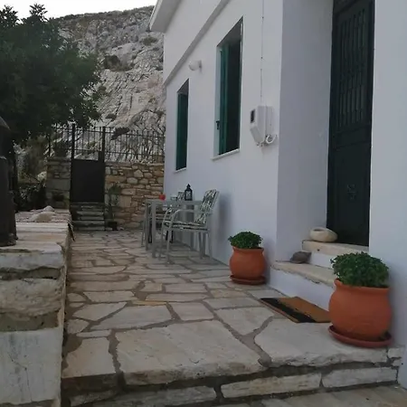 με θέα το χωριό & το όρος ζευς! * Aperathos