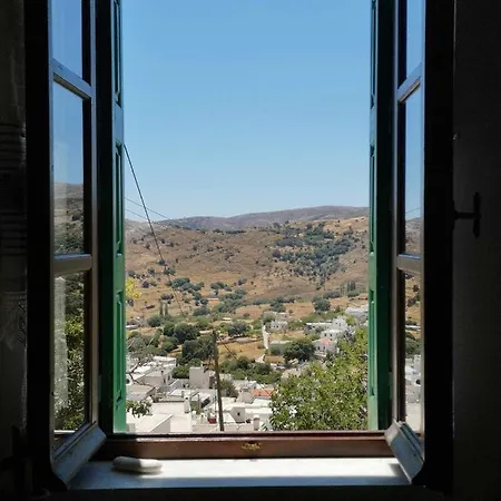 με θέα το χωριό & το όρος ζευς! Apérathos