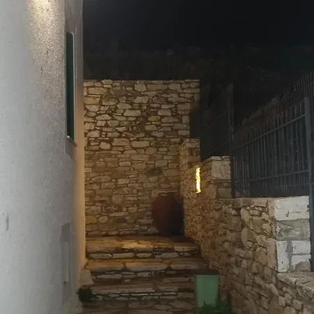με θέα το χωριό & το όρος ζευς! * Apérathos