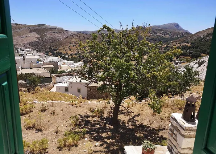 με θέα το χωριό & το όρος ζευς! Apartment Aperathos